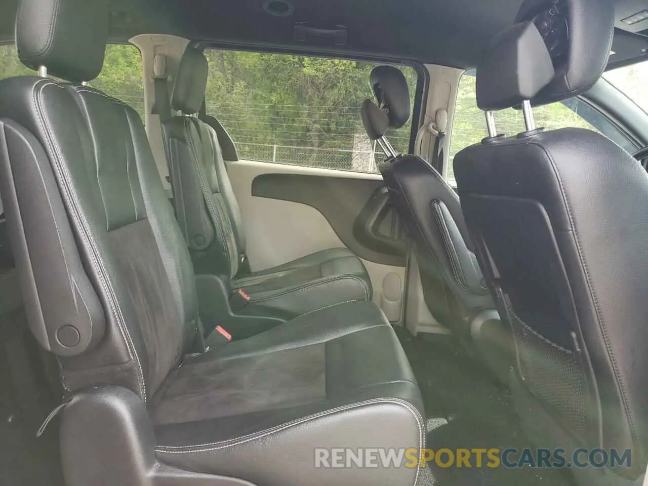 11 Photograph of a damaged car 2C4RDGCG6KR800596 DODGE CARAVAN 2019