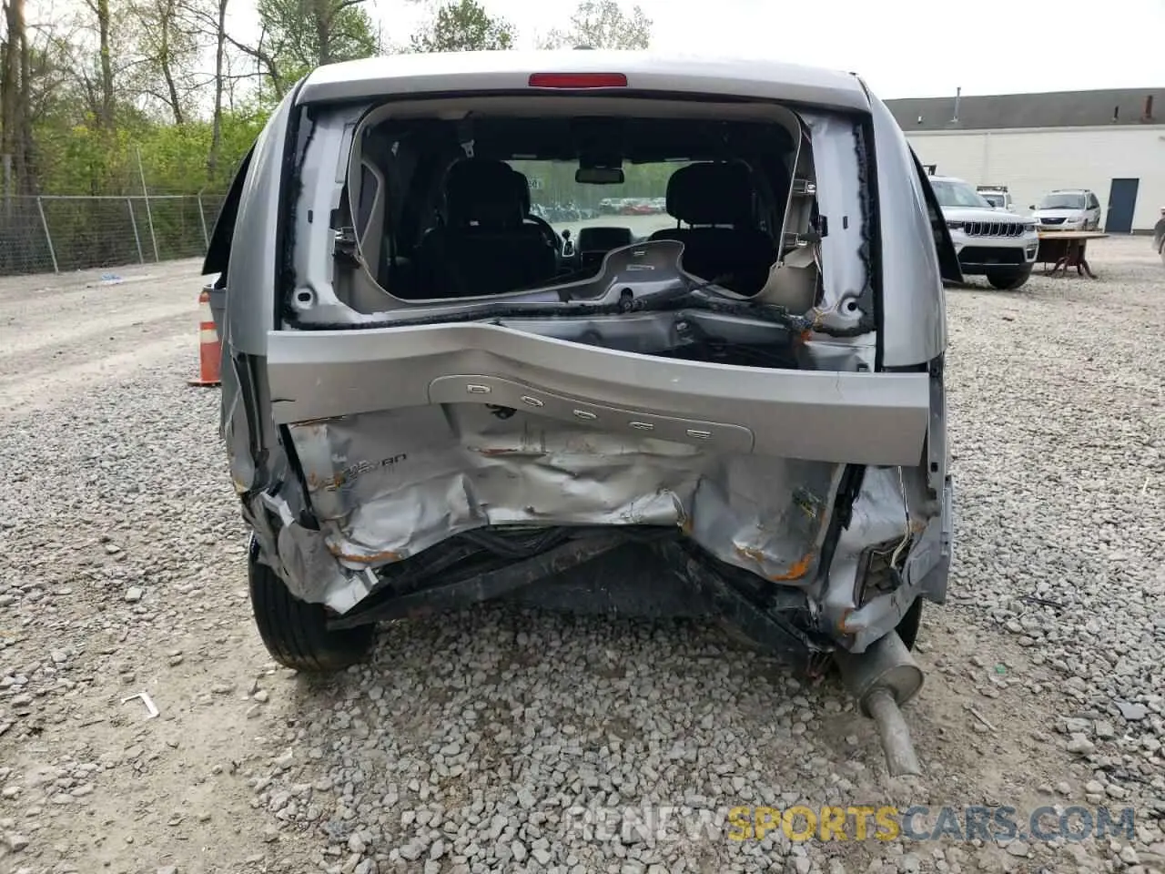 6 Photograph of a damaged car 2C4RDGCG6KR800596 DODGE CARAVAN 2019
