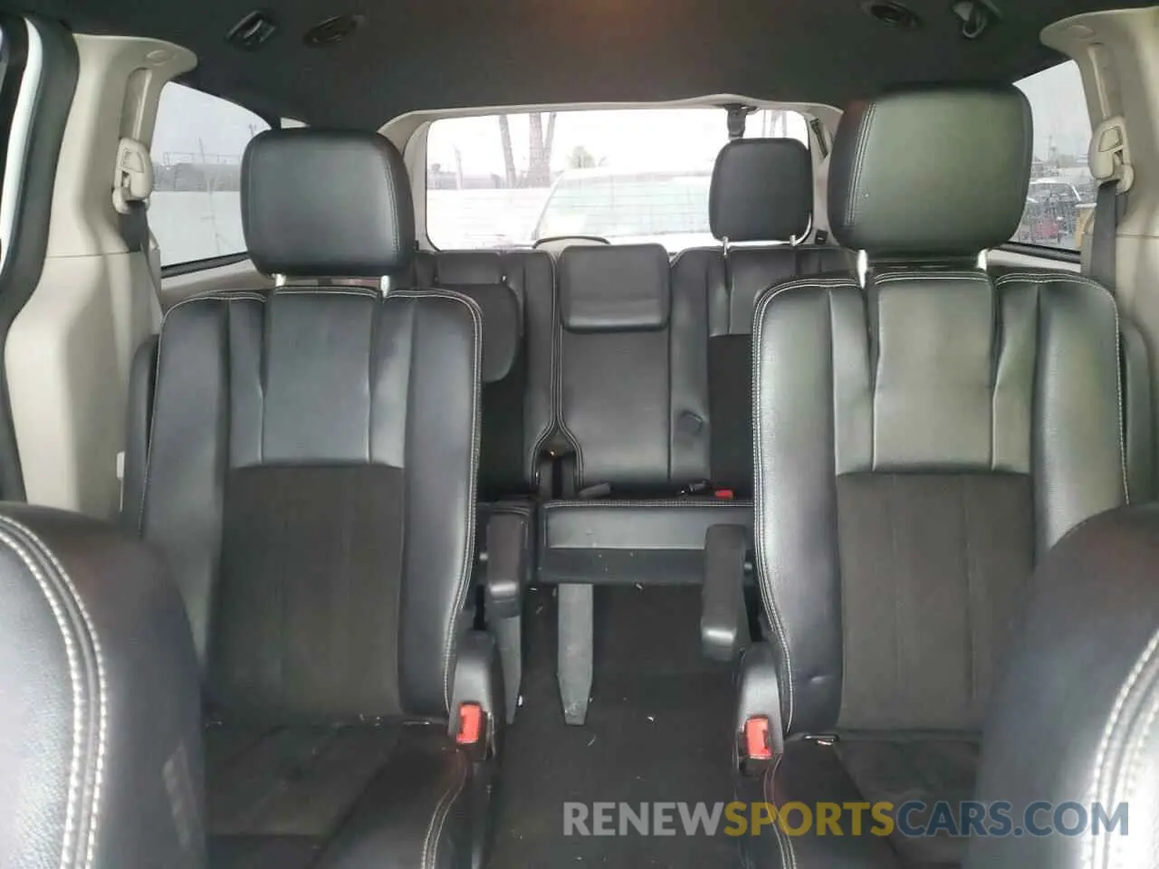 10 Photograph of a damaged car 2C4RDGCG7KR518693 DODGE CARAVAN 2019