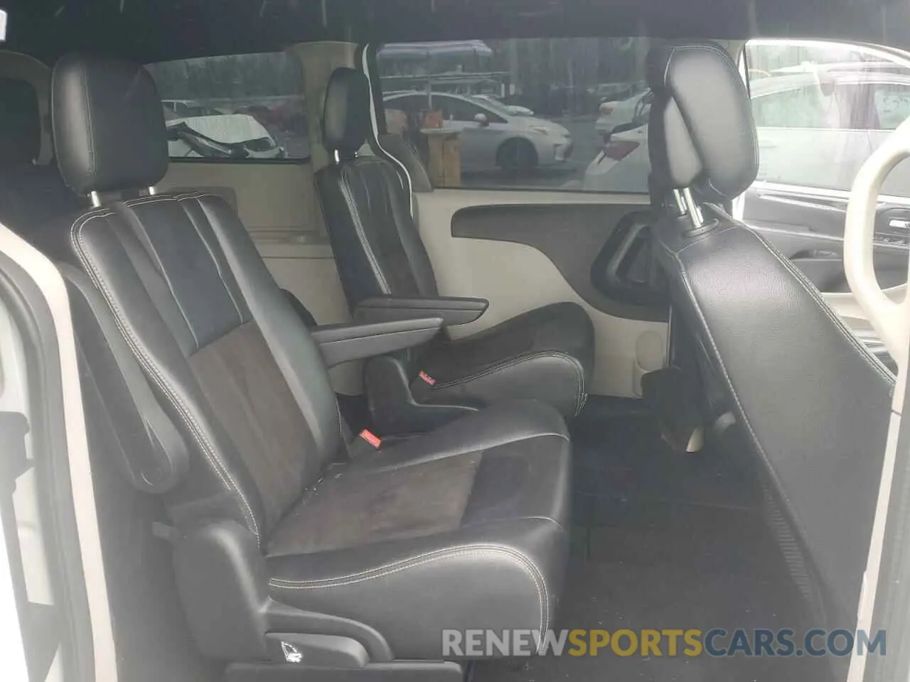 11 Photograph of a damaged car 2C4RDGCG7KR518693 DODGE CARAVAN 2019