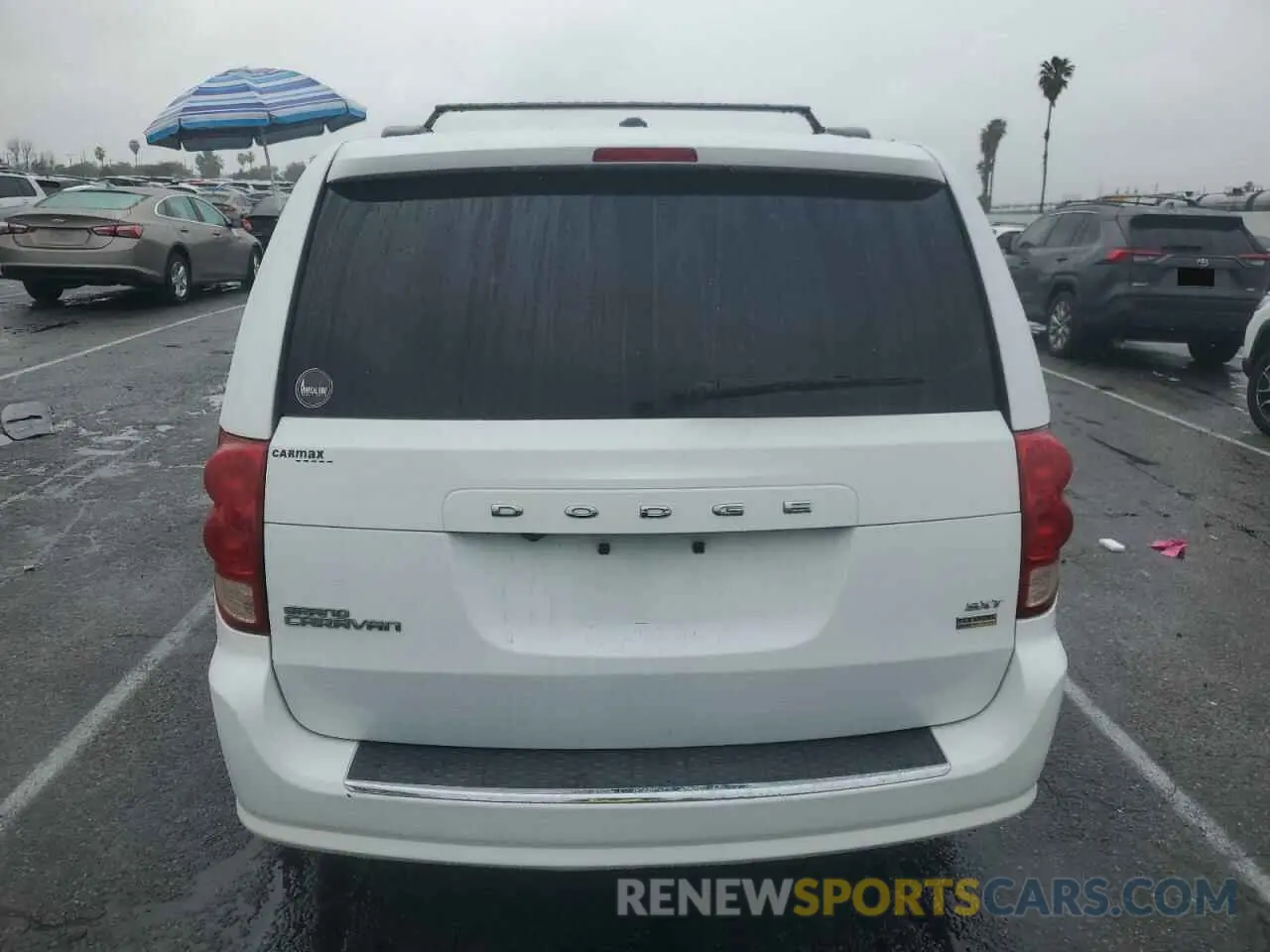 6 Photograph of a damaged car 2C4RDGCG7KR518693 DODGE CARAVAN 2019