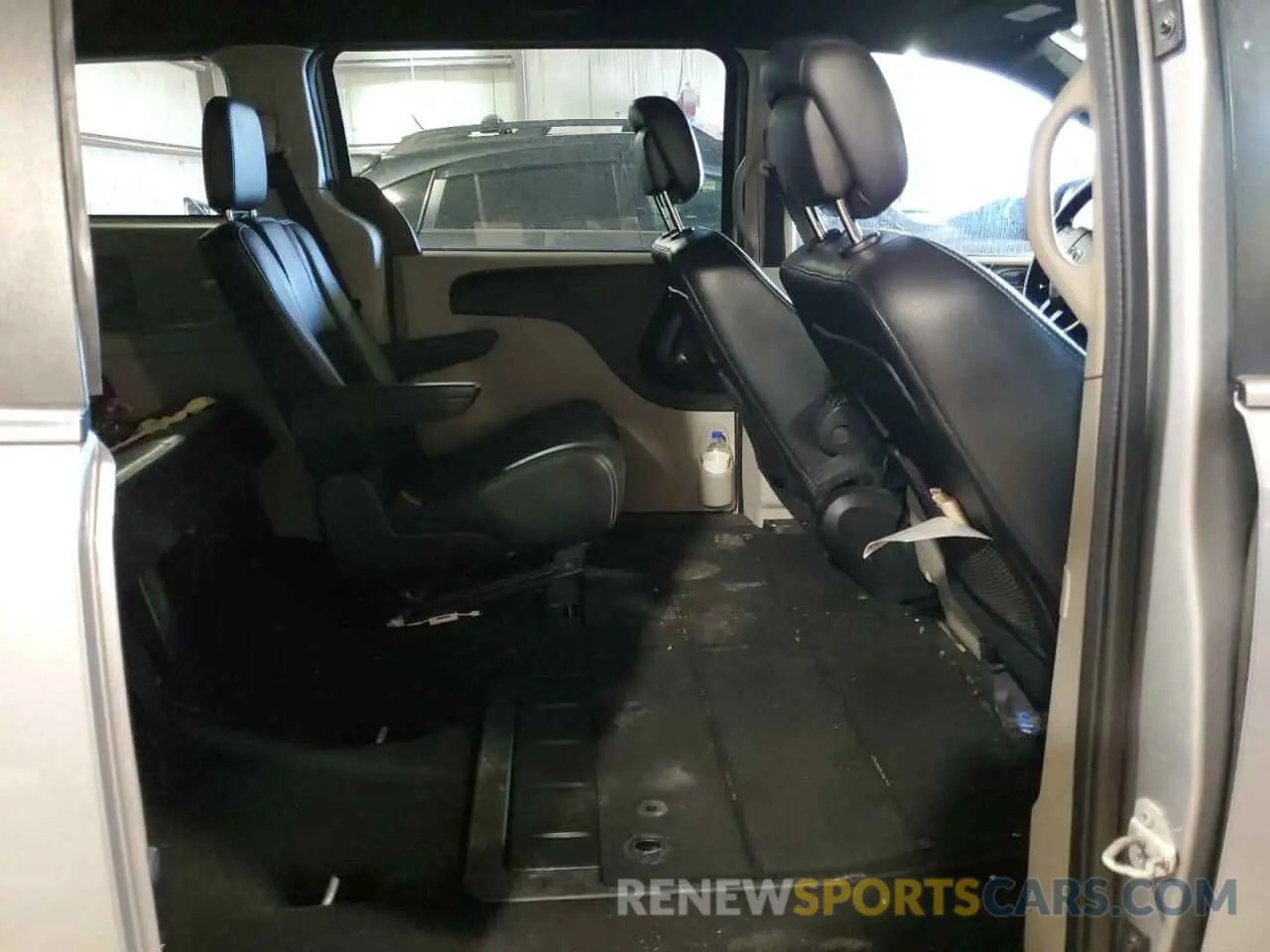 11 Photograph of a damaged car 2C4RDGCG7KR519424 DODGE CARAVAN 2019