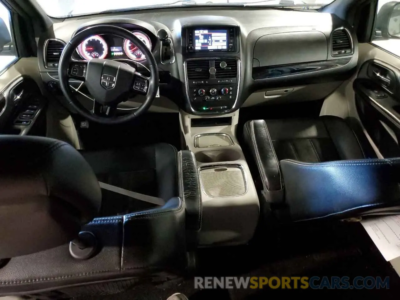 8 Photograph of a damaged car 2C4RDGCG7KR519424 DODGE CARAVAN 2019