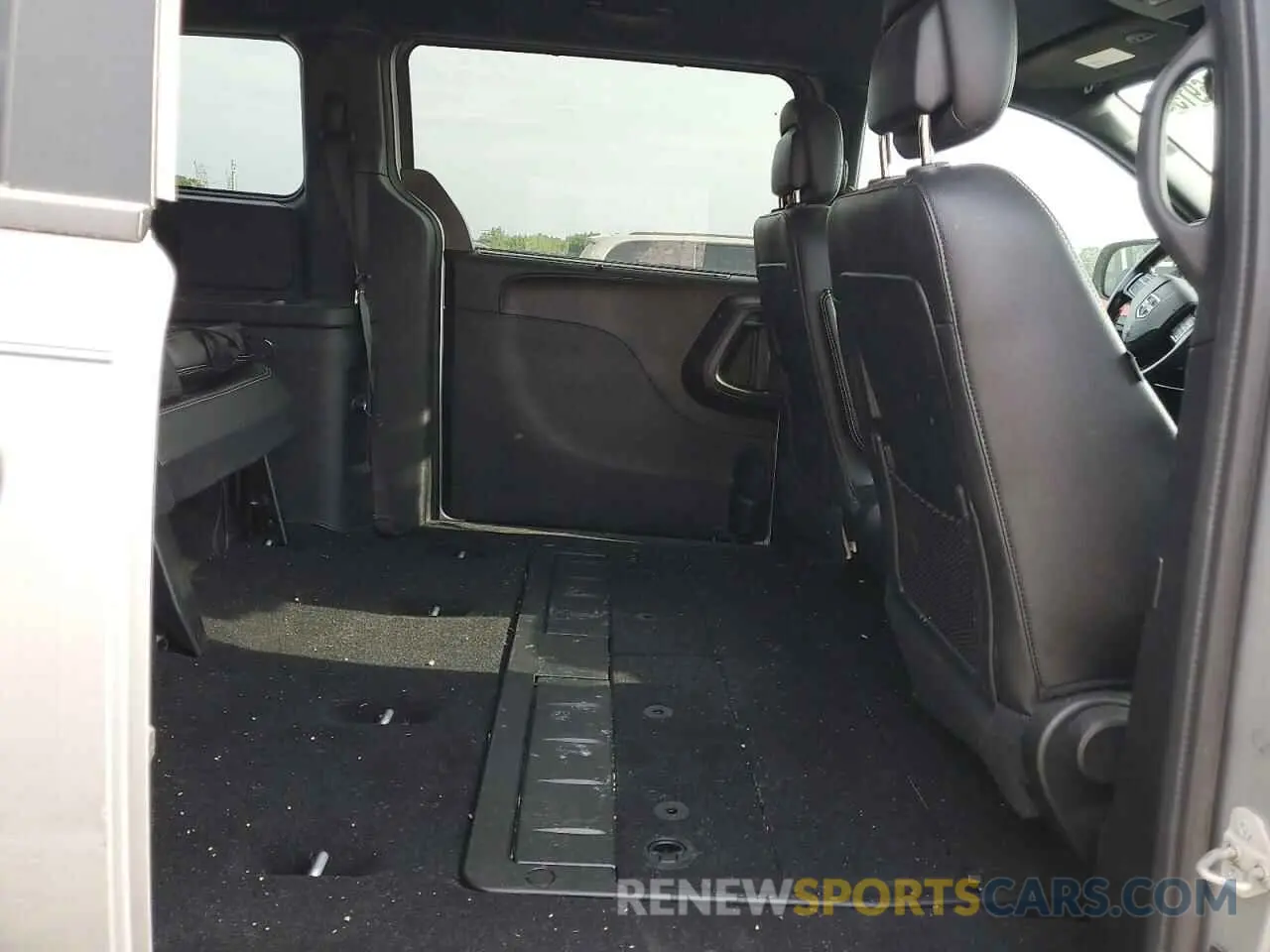 11 Photograph of a damaged car 2C4RDGCG7KR530987 DODGE CARAVAN 2019