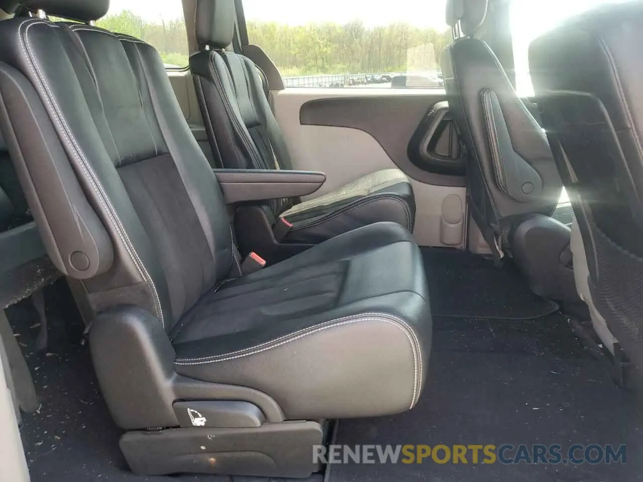 11 Photograph of a damaged car 2C4RDGCG7KR622259 DODGE CARAVAN 2019