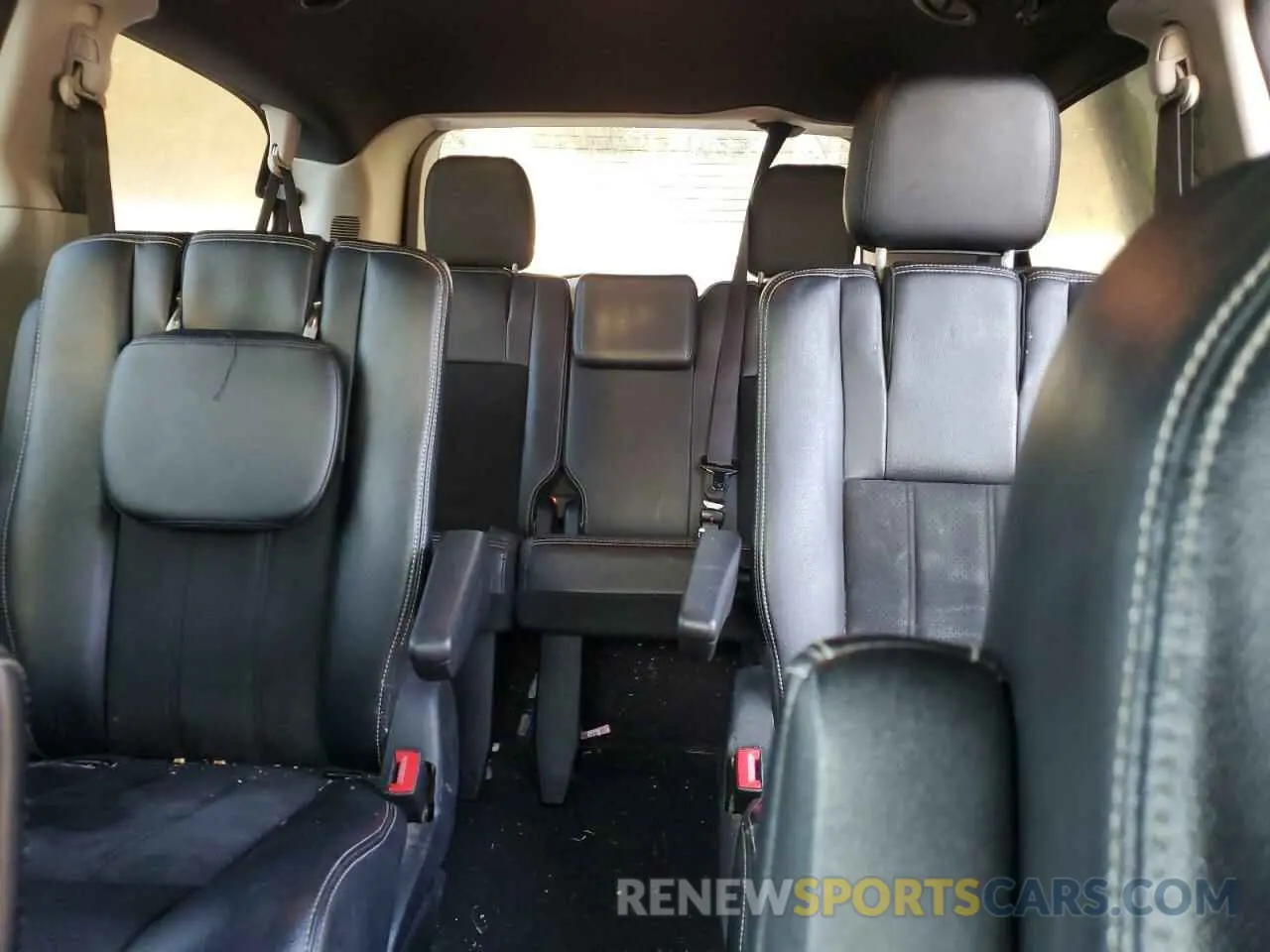 10 Photograph of a damaged car 2C4RDGCG7KR656587 DODGE CARAVAN 2019