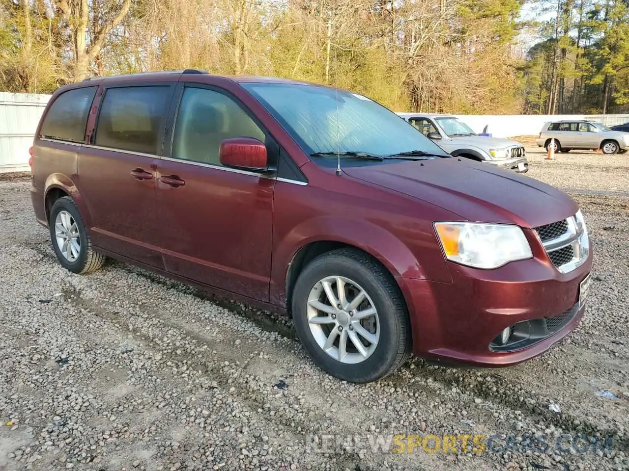 4 Photograph of a damaged car 2C4RDGCG7KR656587 DODGE CARAVAN 2019