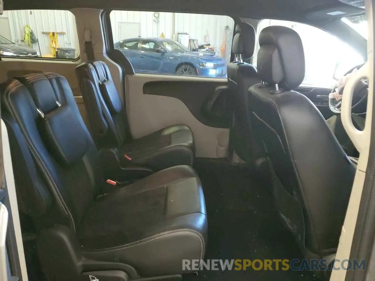 11 Photograph of a damaged car 2C4RDGCG7KR692392 DODGE CARAVAN 2019