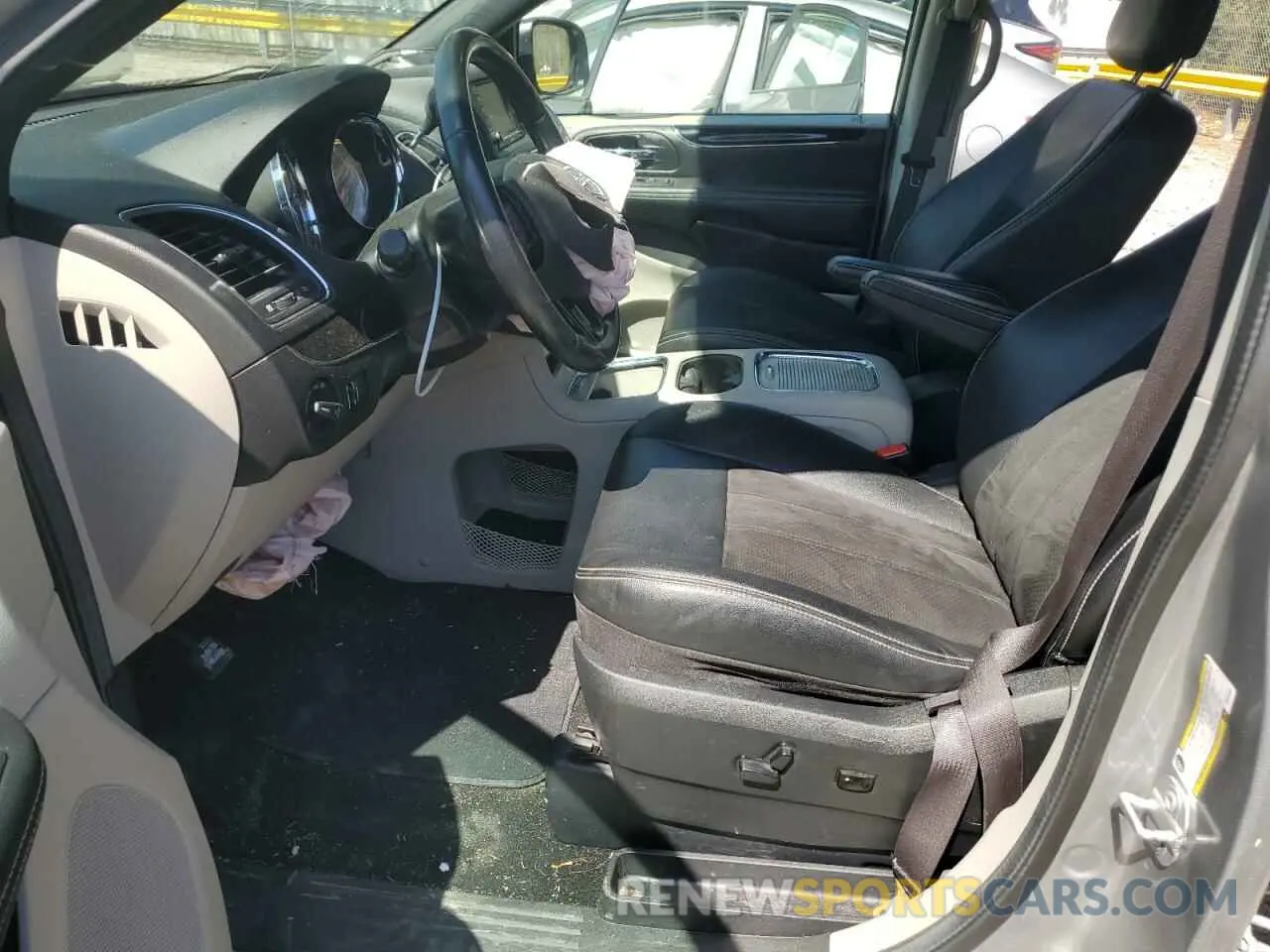7 Photograph of a damaged car 2C4RDGCG7KR701351 DODGE CARAVAN 2019
