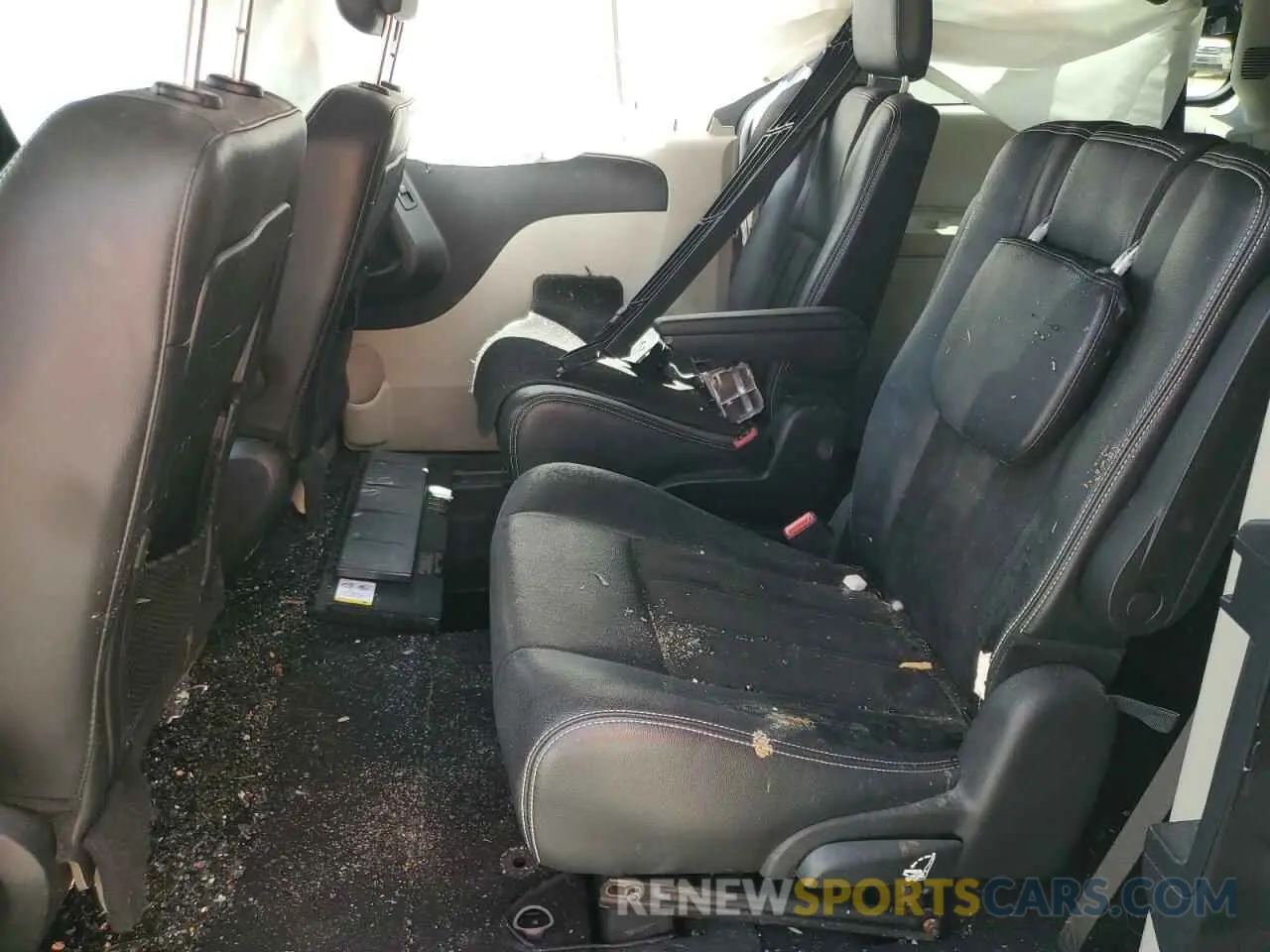 11 Photograph of a damaged car 2C4RDGCG7KR716710 DODGE CARAVAN 2019