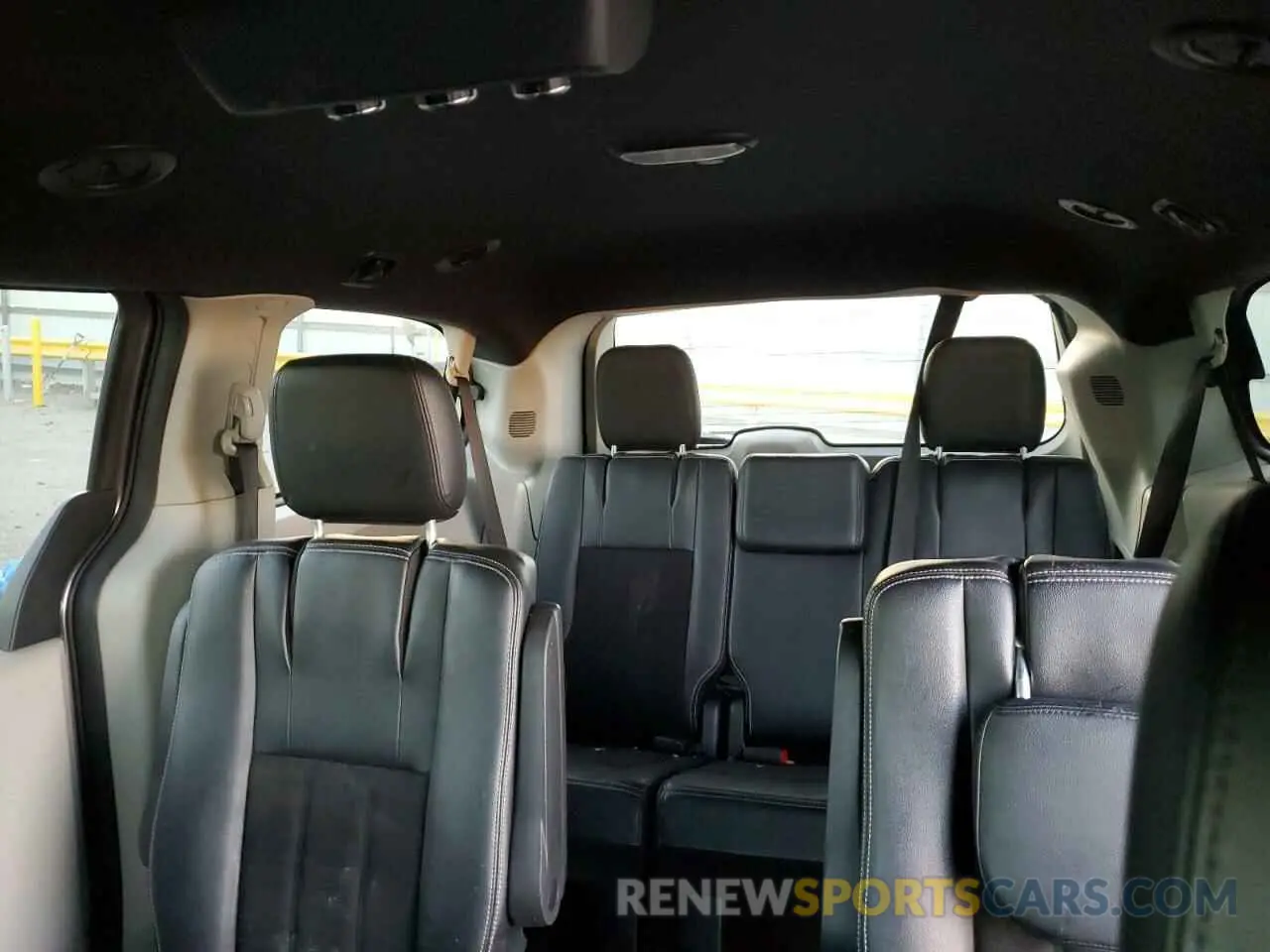 10 Photograph of a damaged car 2C4RDGCG7KR771741 DODGE CARAVAN 2019