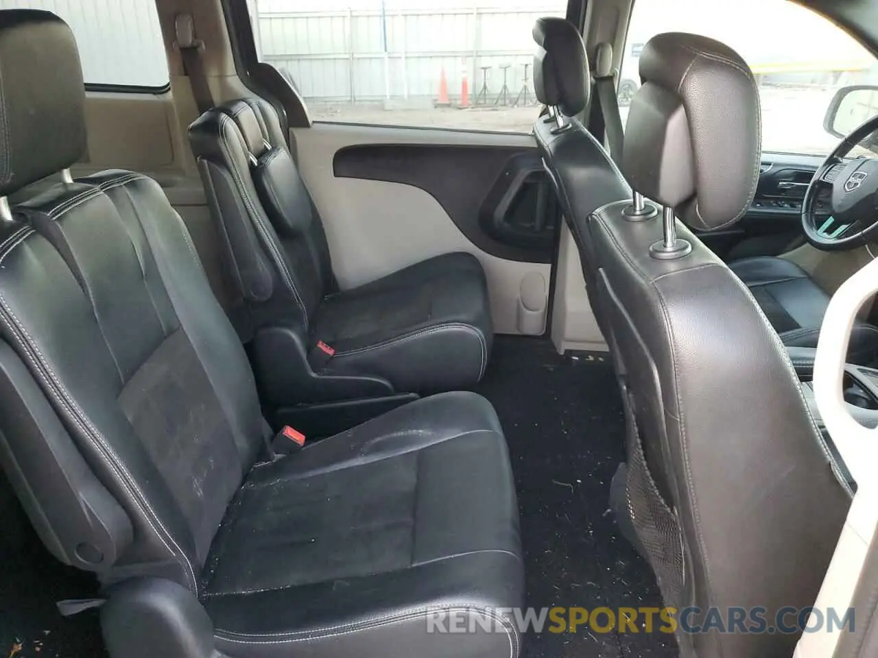 11 Photograph of a damaged car 2C4RDGCG7KR771741 DODGE CARAVAN 2019