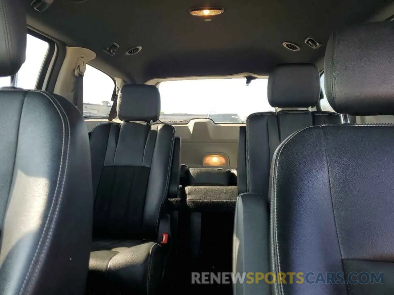 10 Photograph of a damaged car 2C4RDGCG8KR724184 DODGE CARAVAN 2019