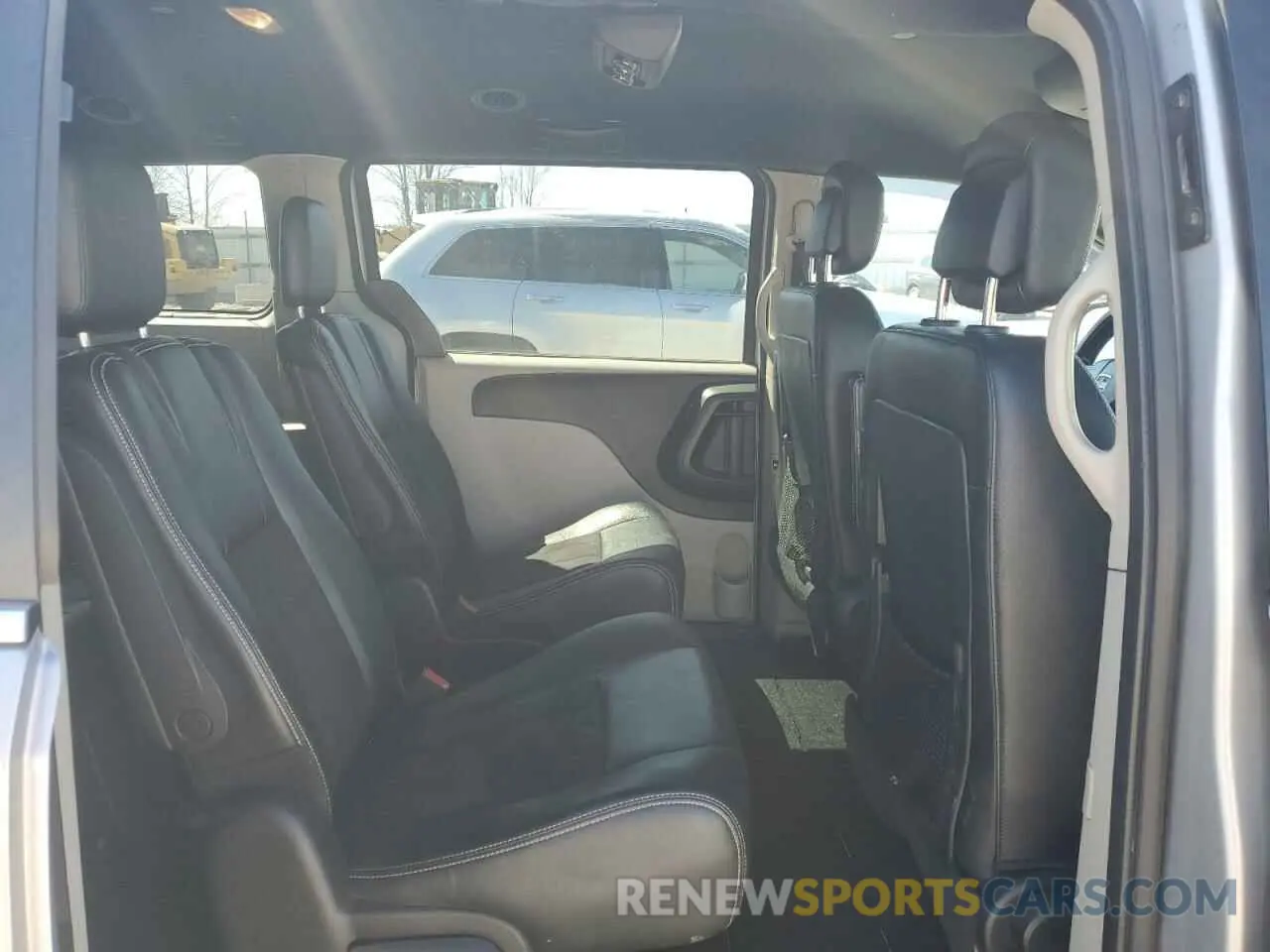 11 Photograph of a damaged car 2C4RDGCG8KR724329 DODGE CARAVAN 2019