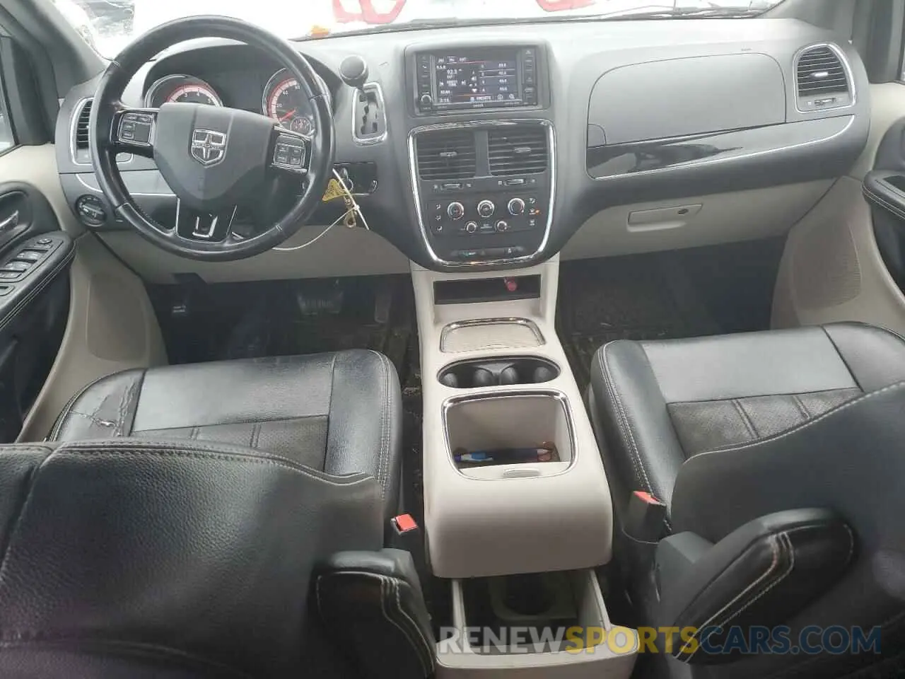 8 Photograph of a damaged car 2C4RDGCG8KR743303 DODGE CARAVAN 2019