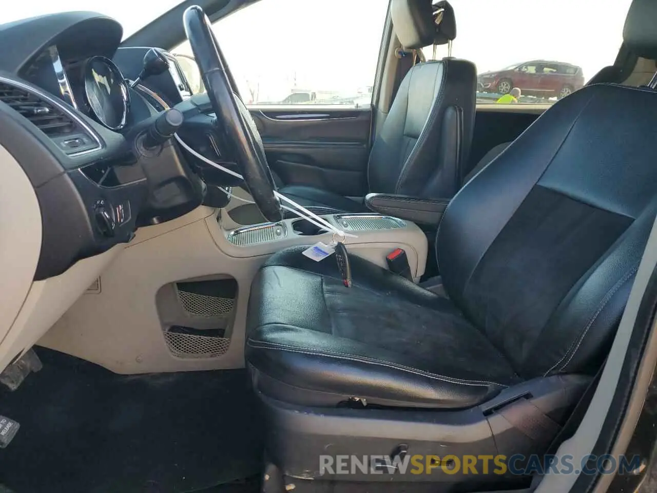 7 Photograph of a damaged car 2C4RDGCG8KR754916 DODGE CARAVAN 2019