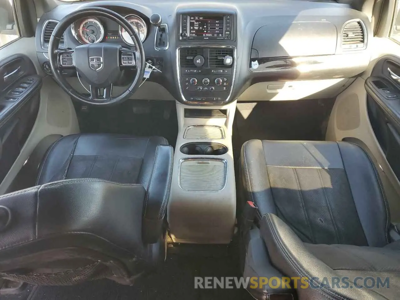 8 Photograph of a damaged car 2C4RDGCG8KR754916 DODGE CARAVAN 2019