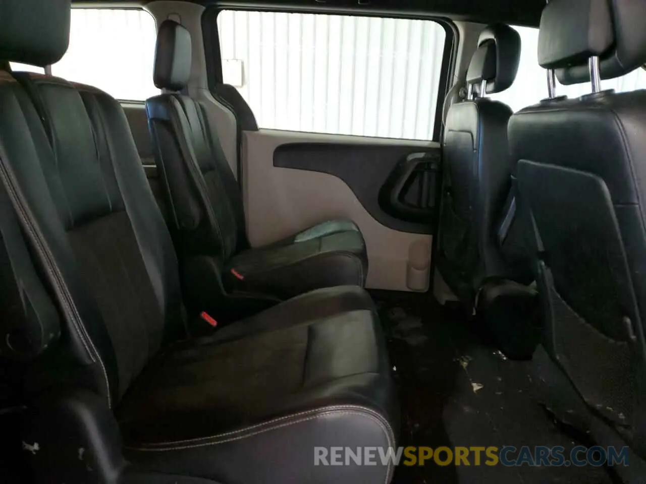 11 Photograph of a damaged car 2C4RDGCG8KR774986 DODGE CARAVAN 2019