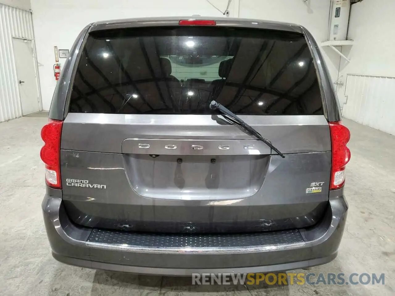 6 Photograph of a damaged car 2C4RDGCG8KR774986 DODGE CARAVAN 2019