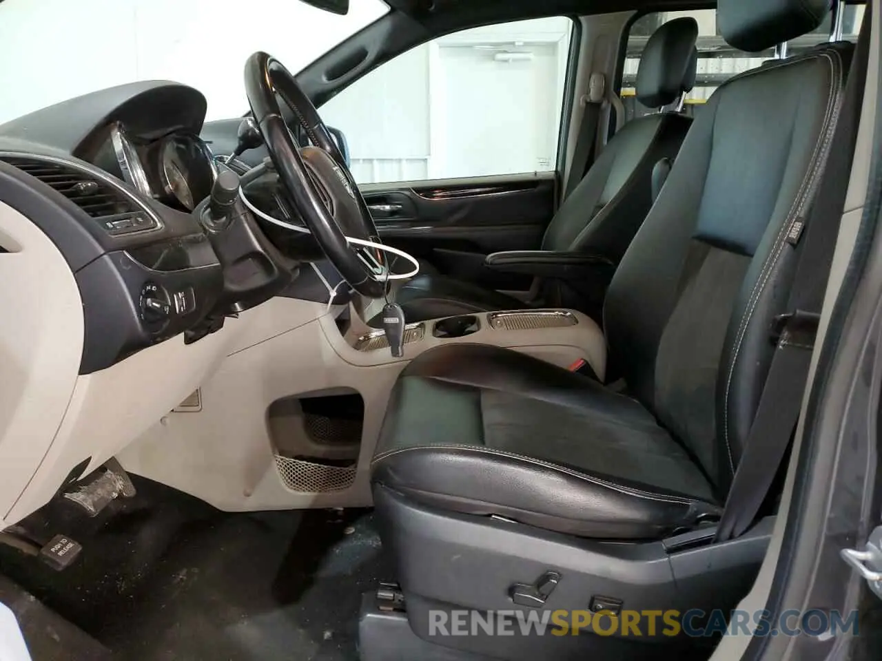 7 Photograph of a damaged car 2C4RDGCG8KR774986 DODGE CARAVAN 2019