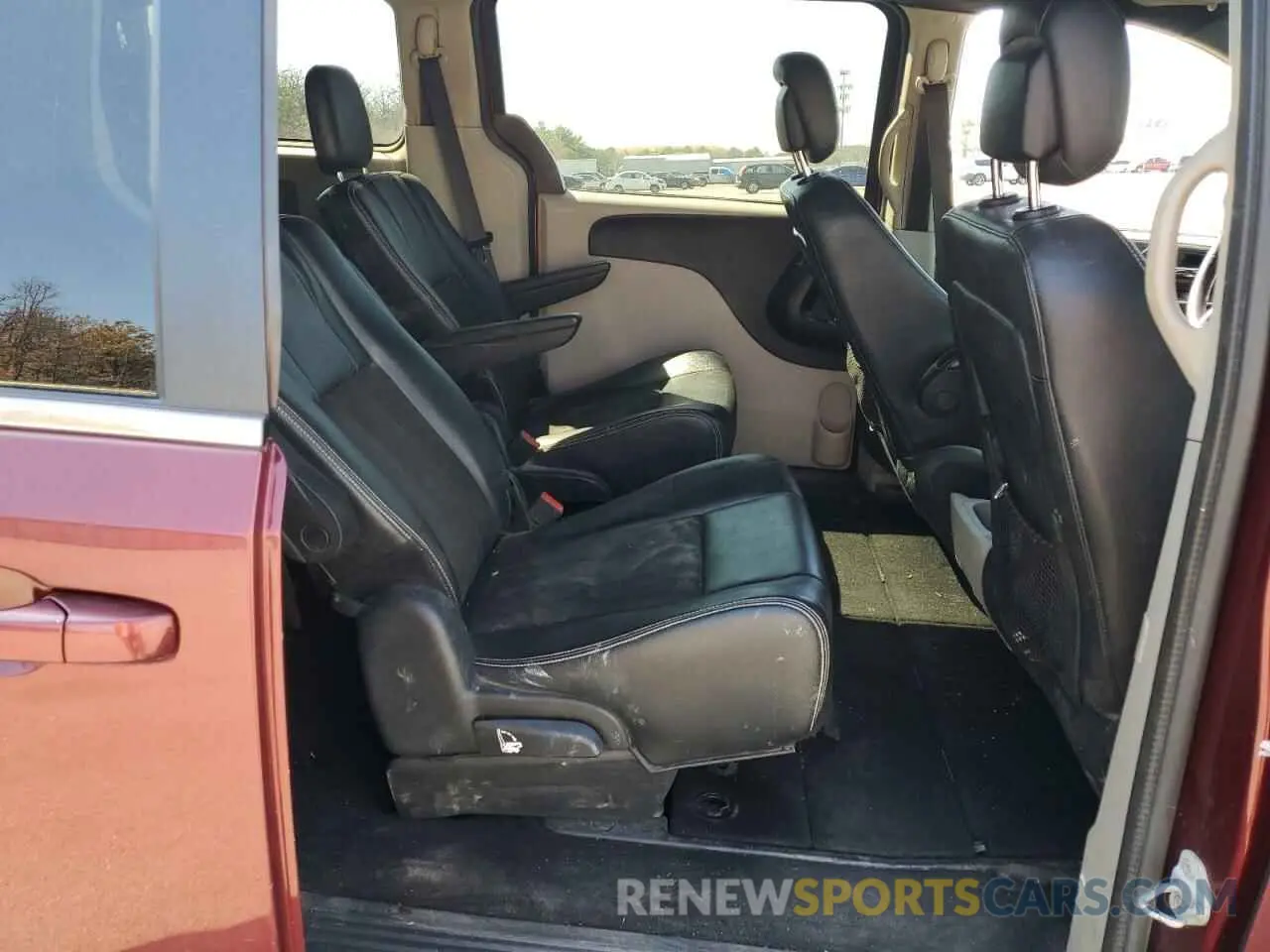 11 Photograph of a damaged car 2C4RDGCG8KR802897 DODGE CARAVAN 2019