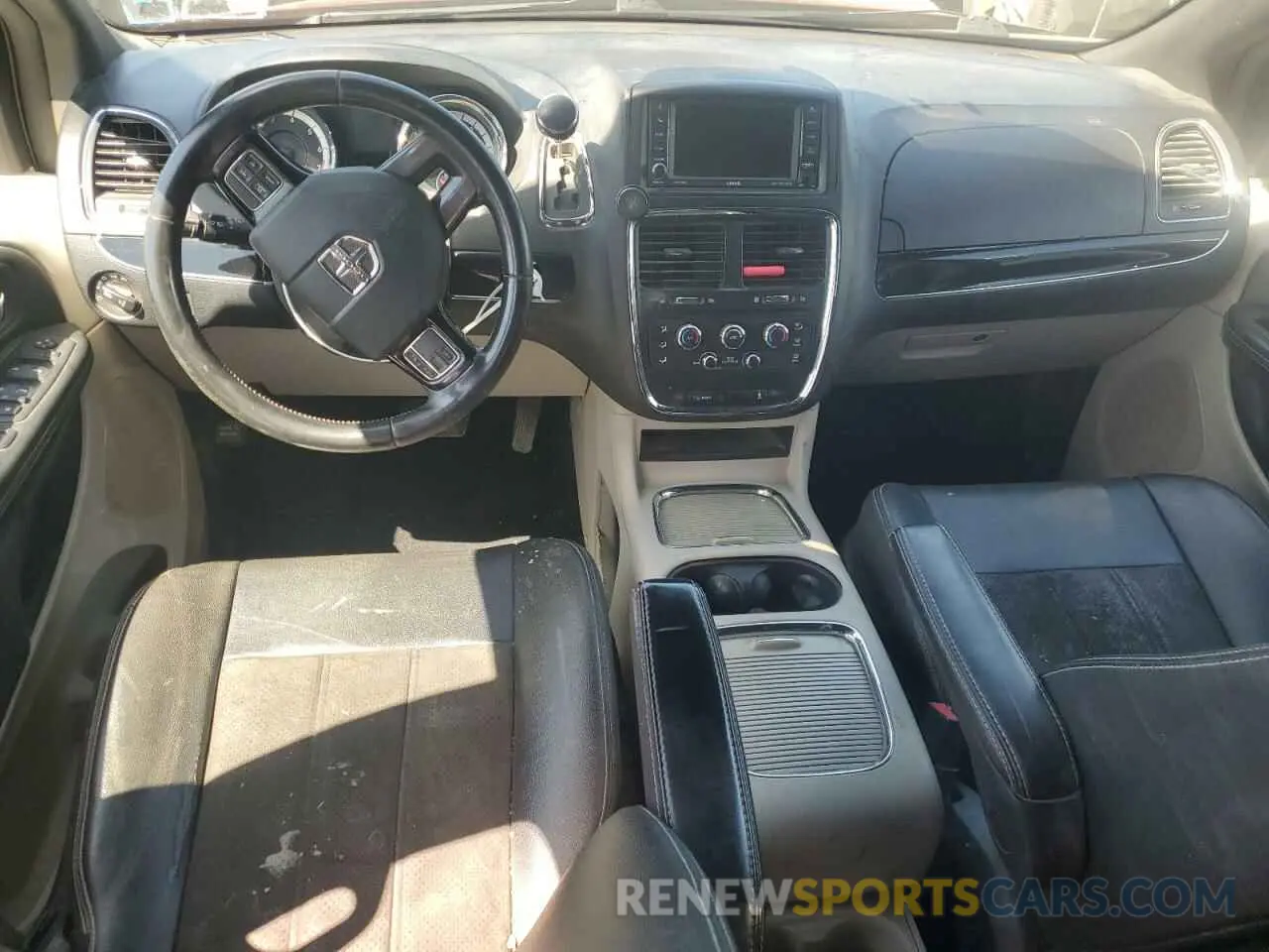 8 Photograph of a damaged car 2C4RDGCG8KR802897 DODGE CARAVAN 2019