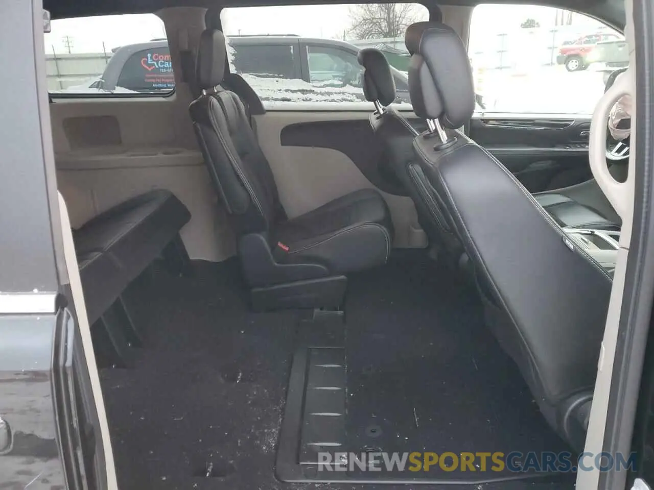 11 Photograph of a damaged car 2C4RDGCG9KR511518 DODGE CARAVAN 2019