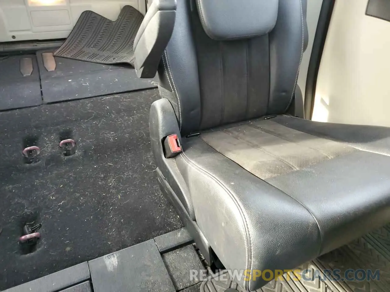 10 Photograph of a damaged car 2C4RDGCG9KR562257 DODGE CARAVAN 2019