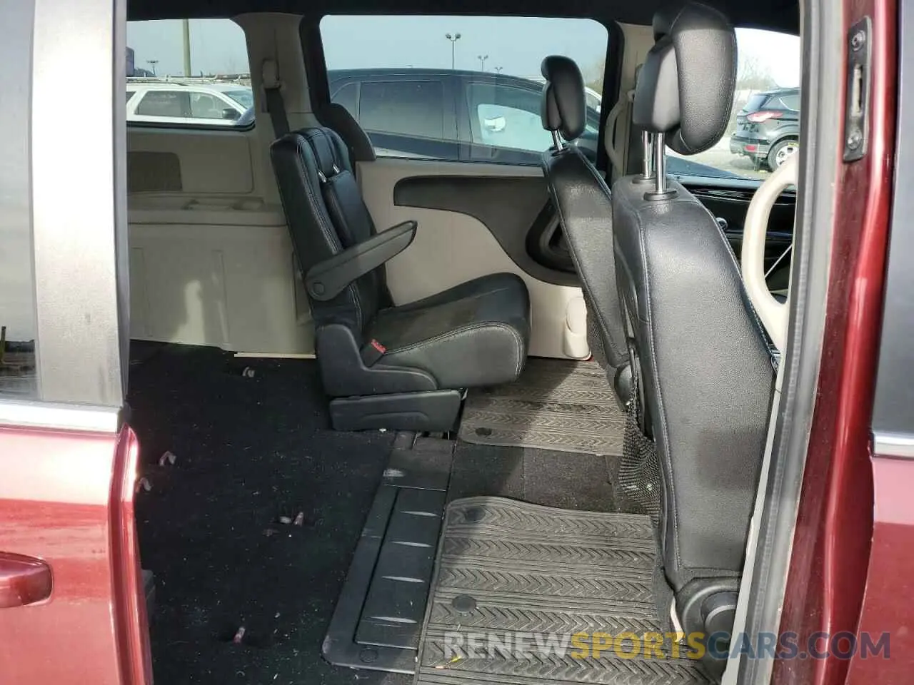 11 Photograph of a damaged car 2C4RDGCG9KR562257 DODGE CARAVAN 2019