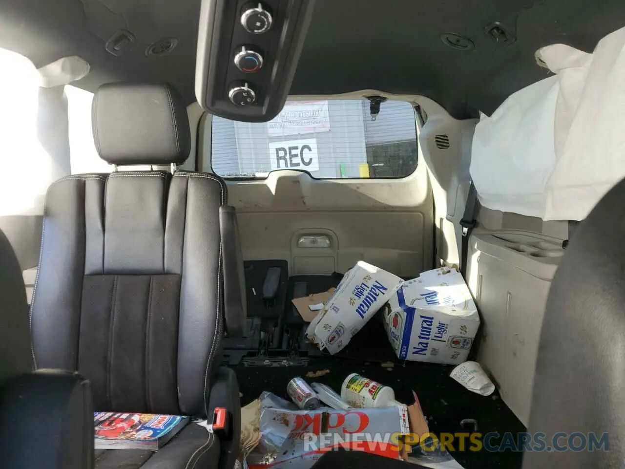 10 Photograph of a damaged car 2C4RDGCG9KR563974 DODGE CARAVAN 2019