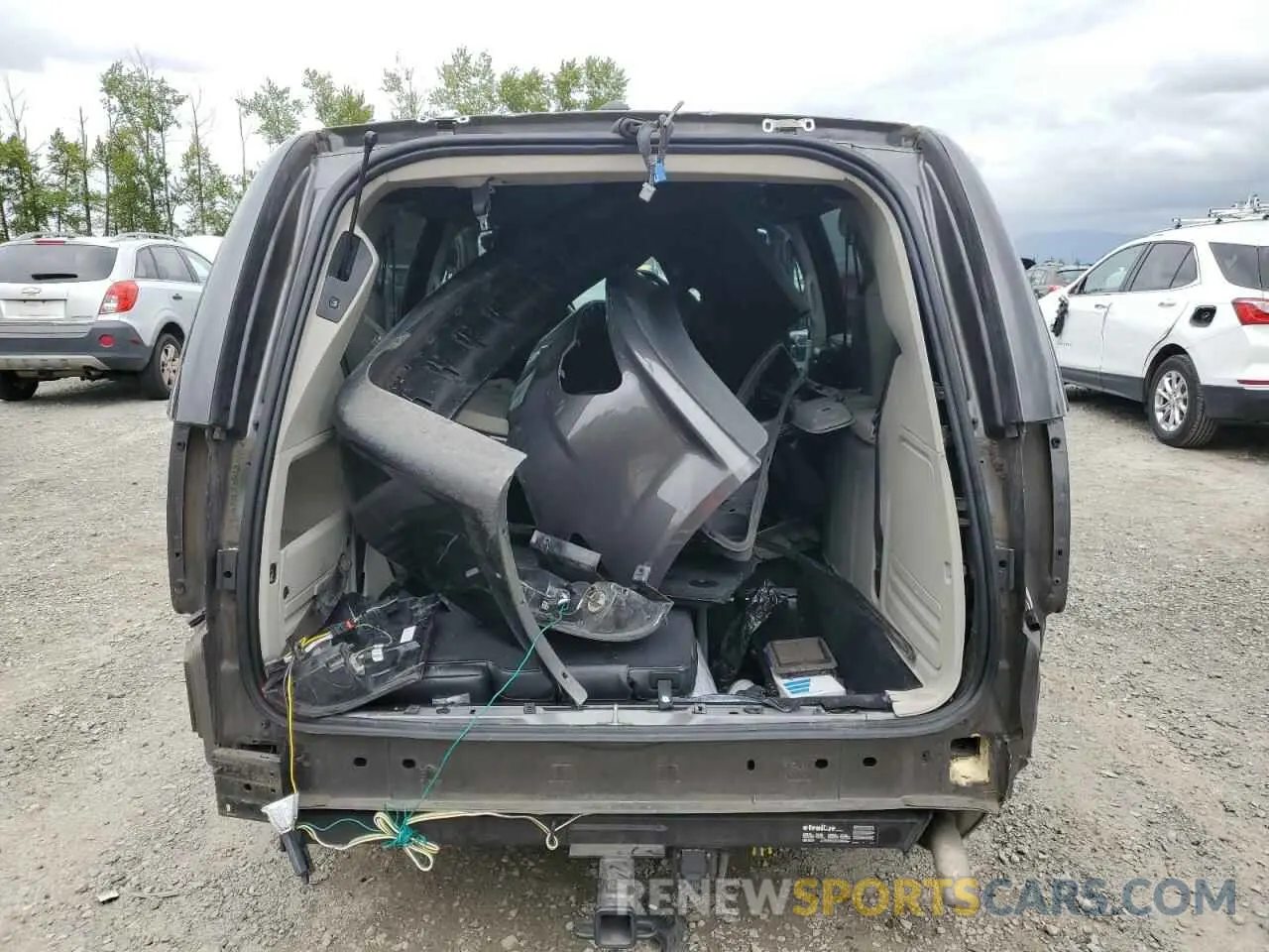6 Photograph of a damaged car 2C4RDGCG9KR600022 DODGE CARAVAN 2019