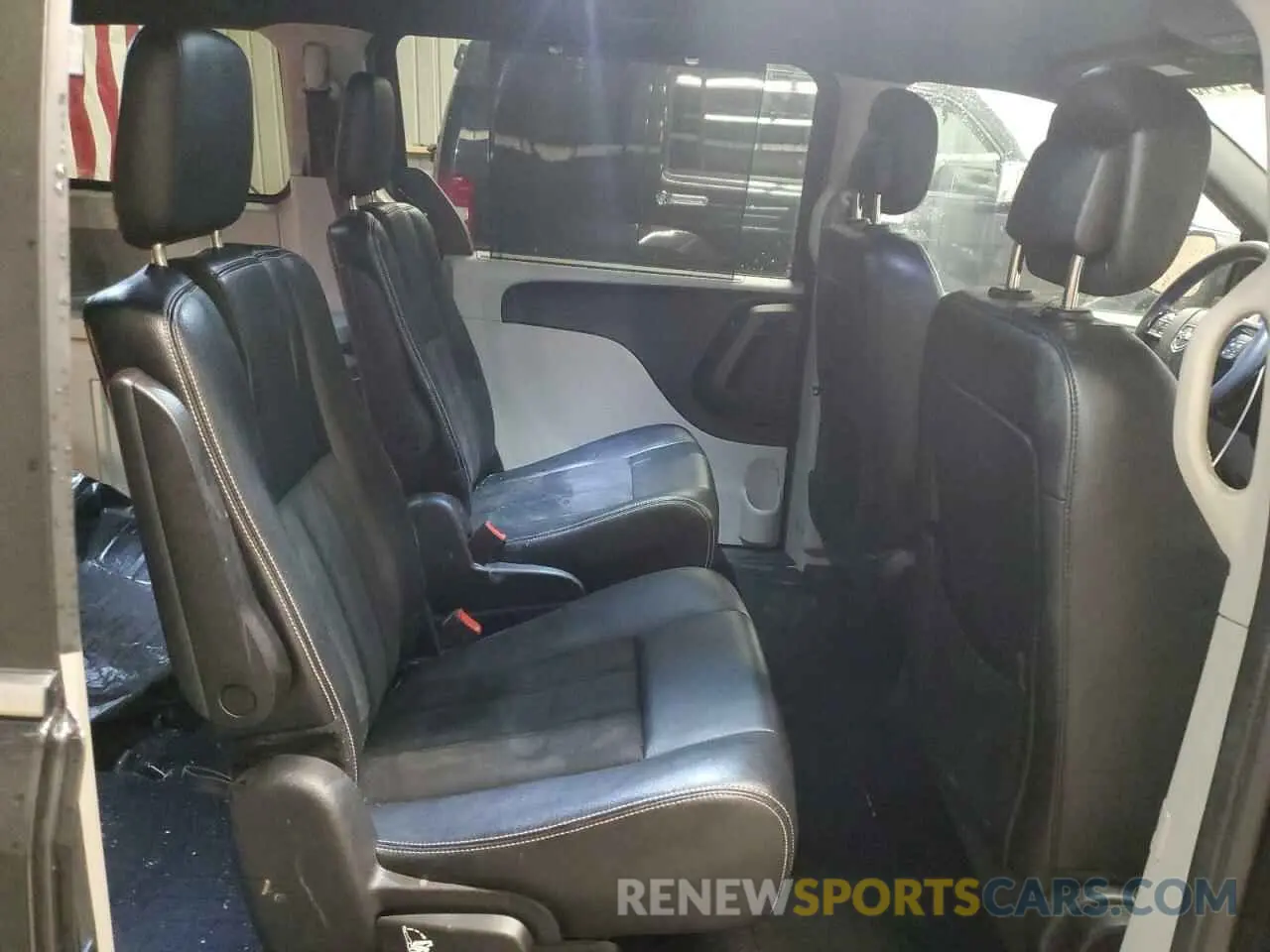 11 Photograph of a damaged car 2C4RDGCG9KR712187 DODGE CARAVAN 2019