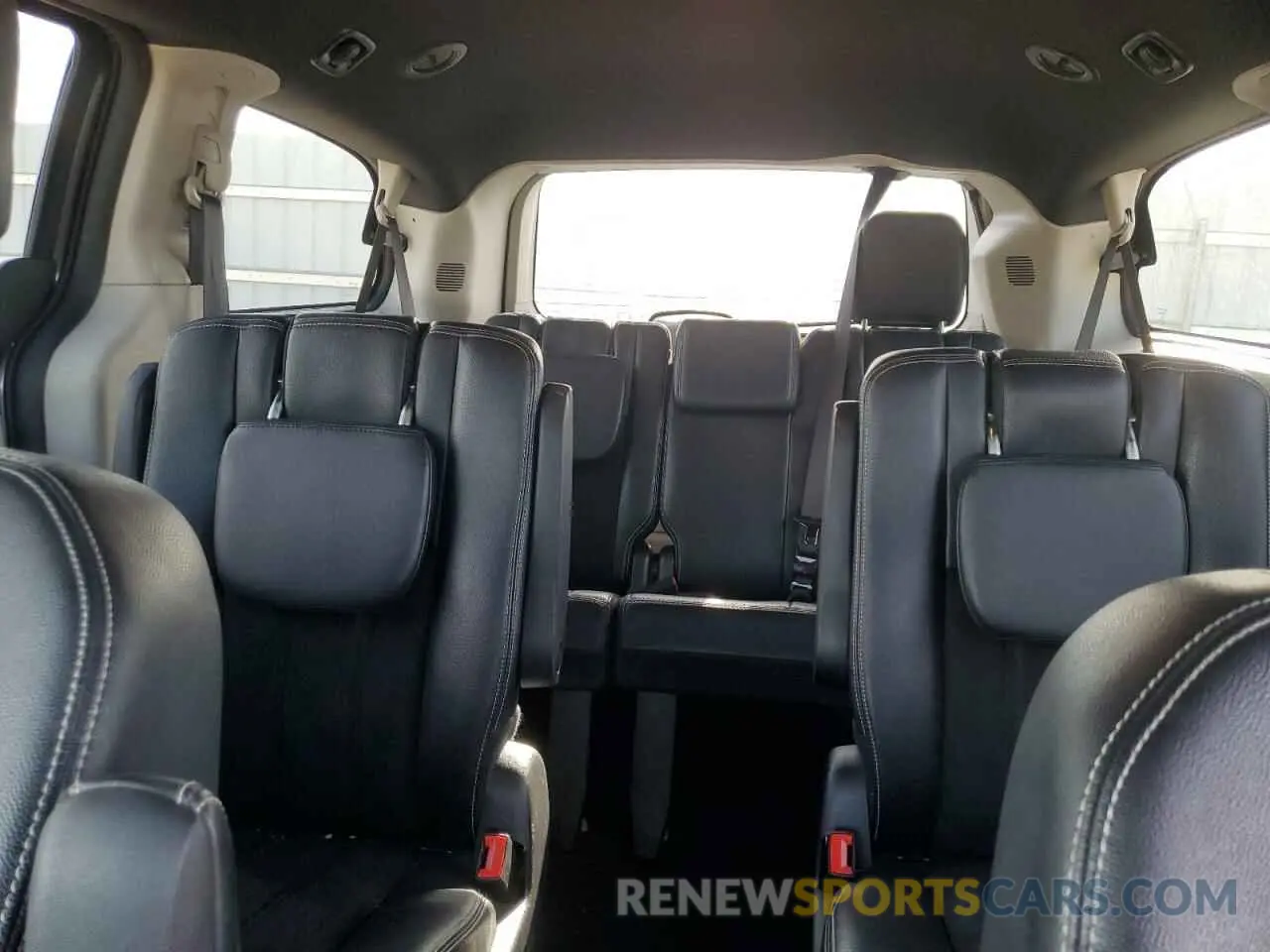10 Photograph of a damaged car 2C4RDGCG9KR753306 DODGE CARAVAN 2019