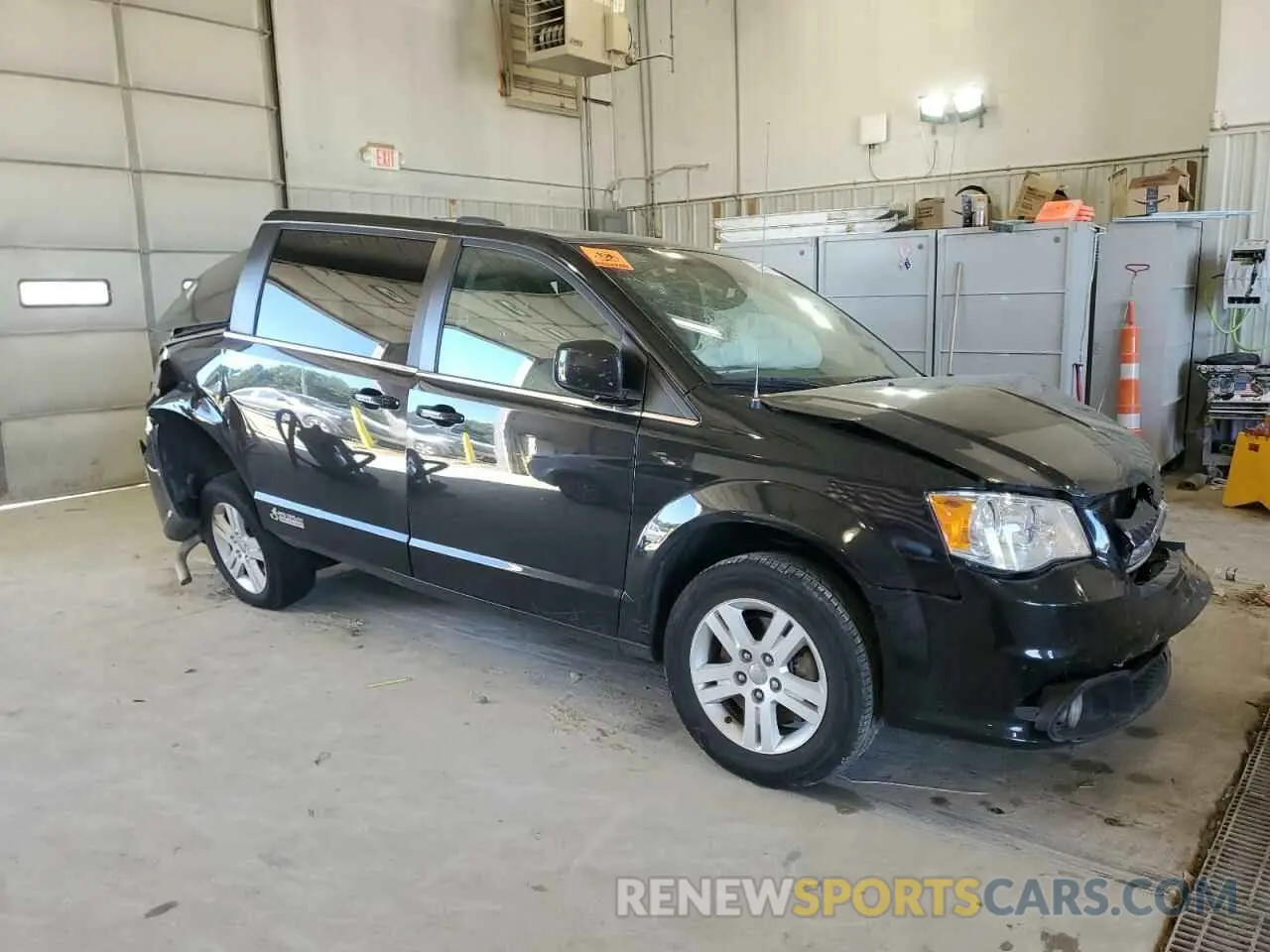 4 Photograph of a damaged car 2C4RDGCG9KR775936 DODGE CARAVAN 2019