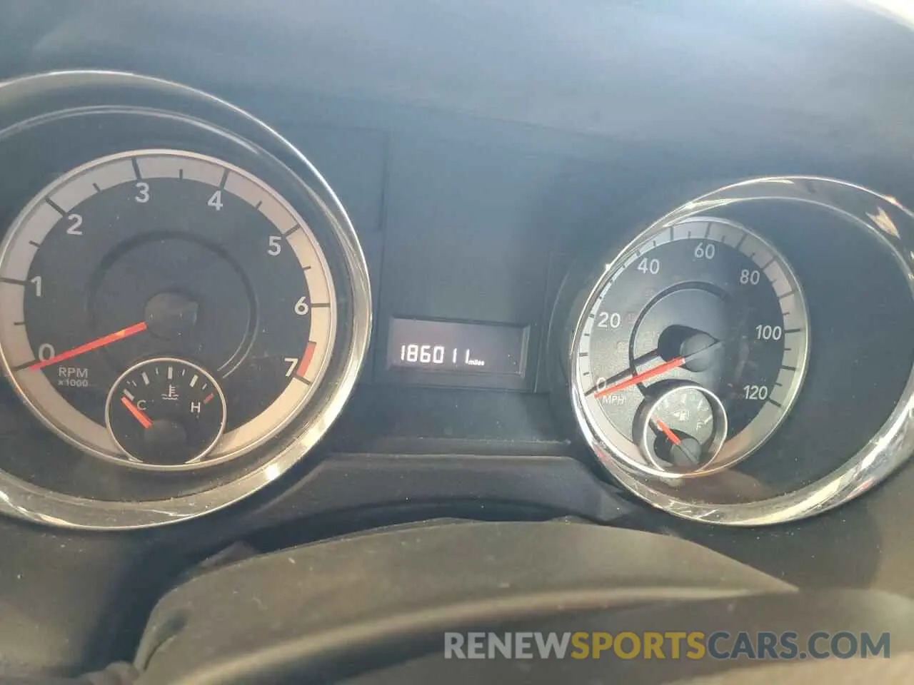 9 Photograph of a damaged car 2C4RDGCG9KR775936 DODGE CARAVAN 2019