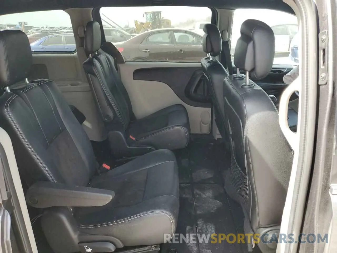 11 Photograph of a damaged car 2C4RDGCG9KR784992 DODGE CARAVAN 2019
