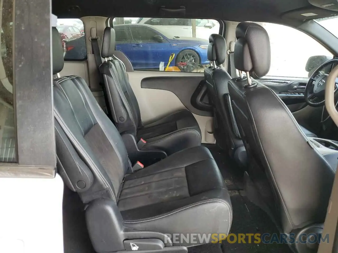 11 Photograph of a damaged car 2C4RDGCG9KR800592 DODGE CARAVAN 2019