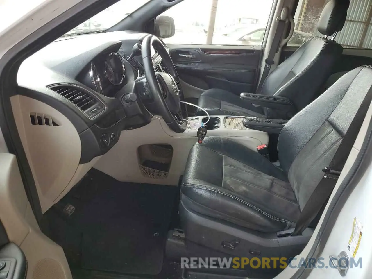 7 Photograph of a damaged car 2C4RDGCG9KR800592 DODGE CARAVAN 2019