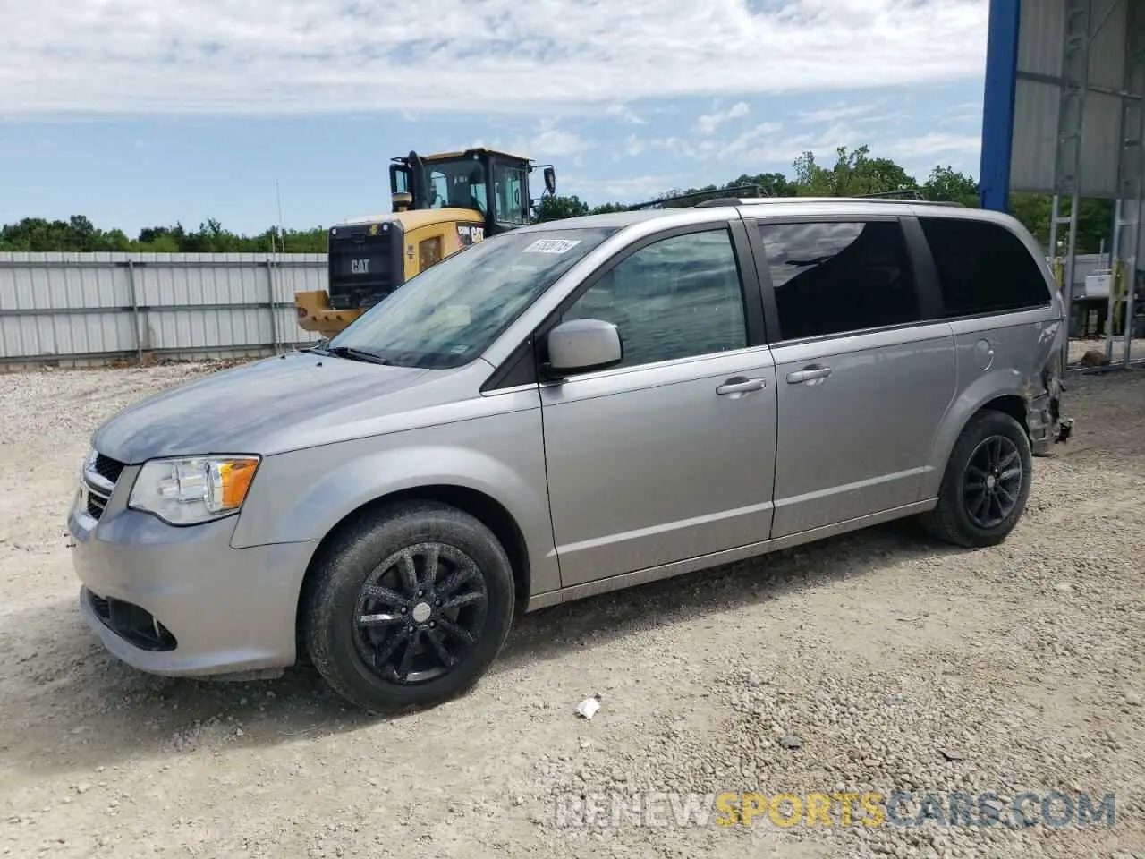 1 Photograph of a damaged car 2C4RDGCGXKR585398 DODGE CARAVAN 2019