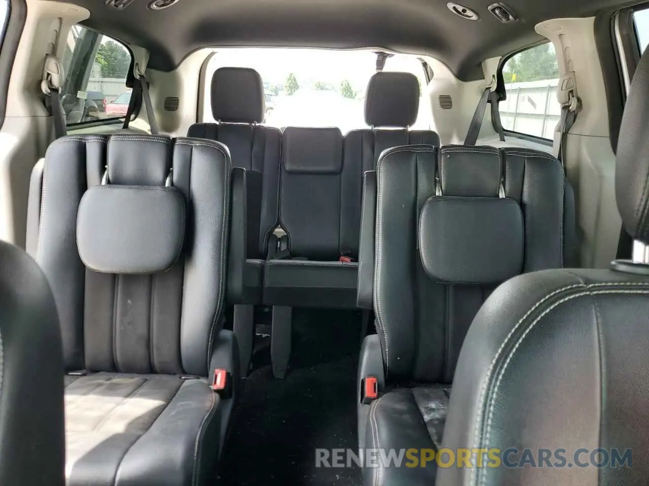10 Photograph of a damaged car 2C4RDGCGXKR618805 DODGE CARAVAN 2019