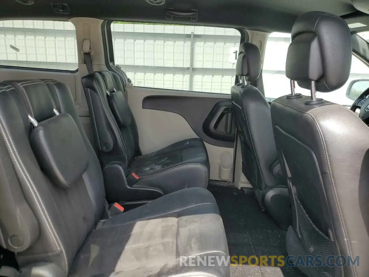 11 Photograph of a damaged car 2C4RDGCGXKR618805 DODGE CARAVAN 2019