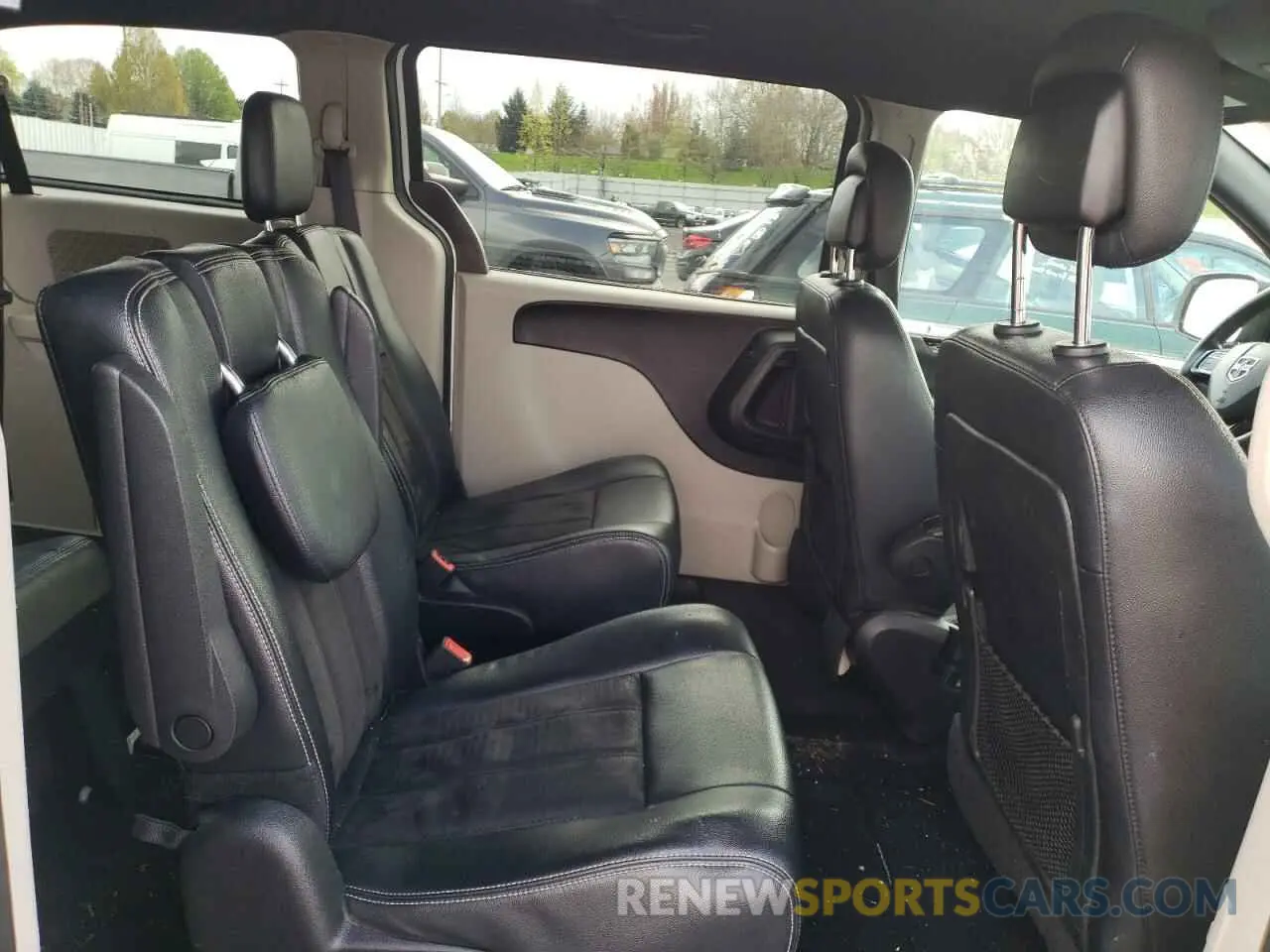 11 Photograph of a damaged car 2C4RDGCGXKR635068 DODGE CARAVAN 2019