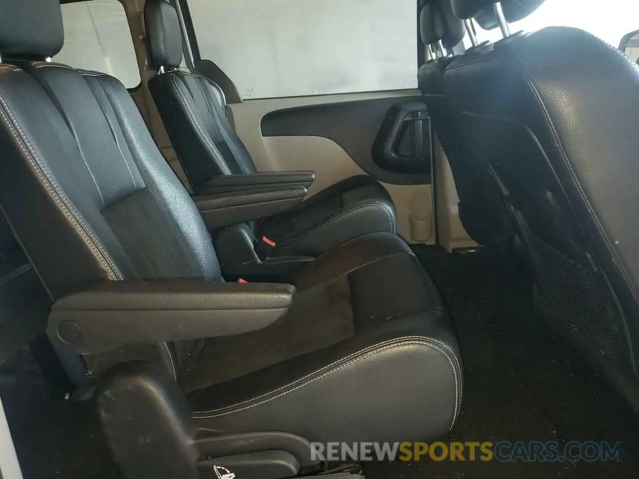 11 Photograph of a damaged car 2C4RDGCGXKR656342 DODGE CARAVAN 2019