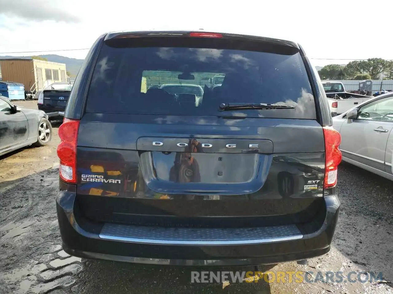 6 Photograph of a damaged car 2C4RDGCGXKR690443 DODGE CARAVAN 2019