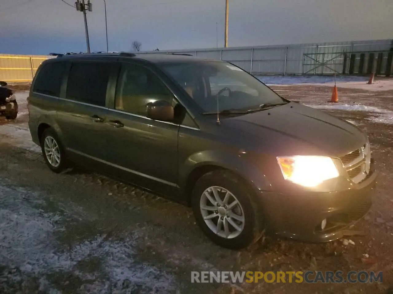 4 Photograph of a damaged car 2C4RDGCGXKR694881 DODGE CARAVAN 2019