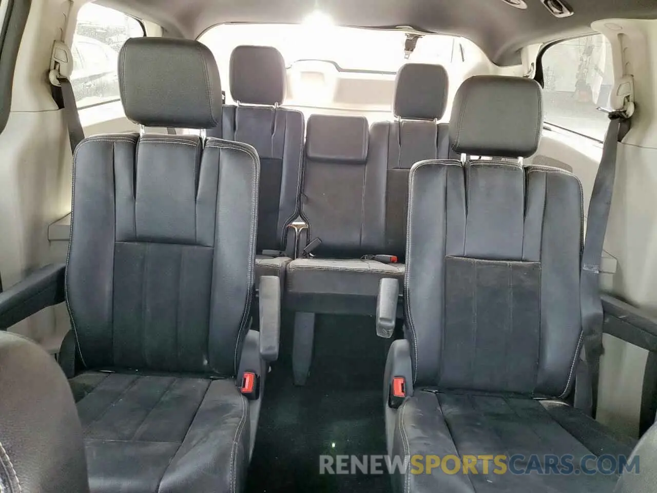 10 Photograph of a damaged car 2C4RDGCGXKR755369 DODGE CARAVAN 2019