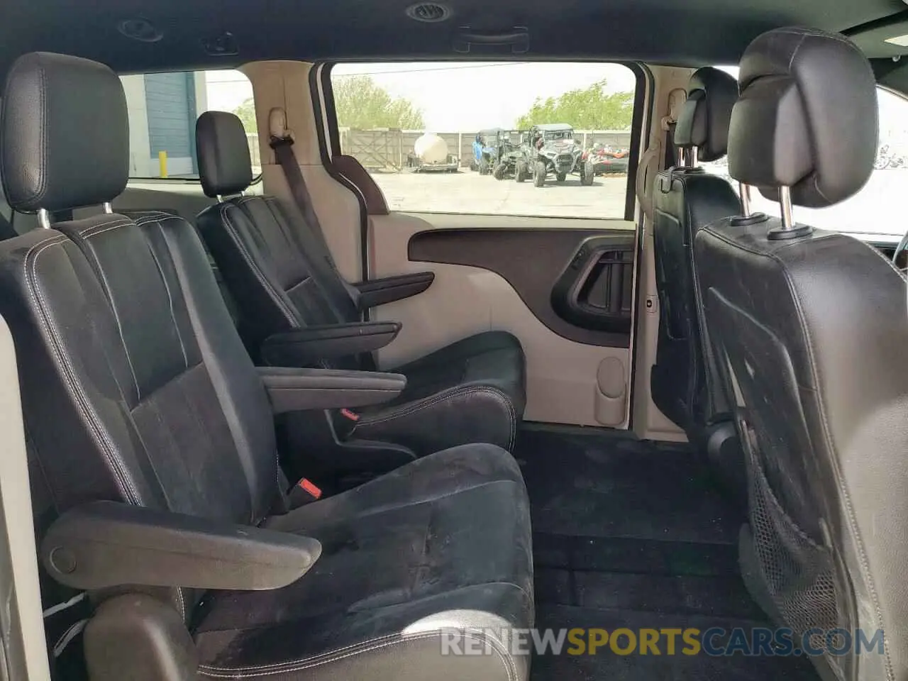 11 Photograph of a damaged car 2C4RDGCGXKR755369 DODGE CARAVAN 2019