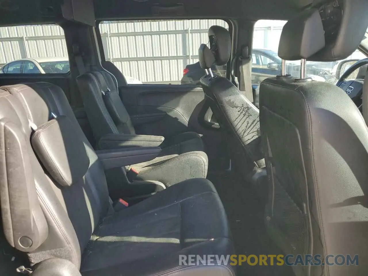 11 Photograph of a damaged car 2C4RDGCGXKR790297 DODGE CARAVAN 2019