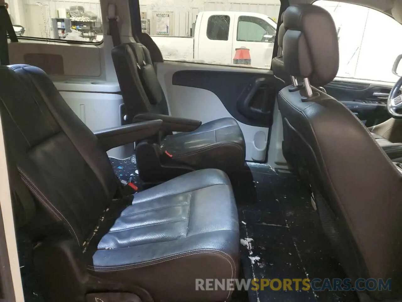 11 Photograph of a damaged car 2C4RDGDG0KR633831 DODGE CARAVAN 2019