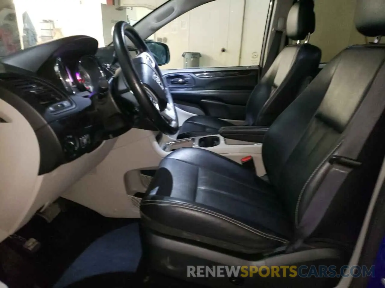 7 Photograph of a damaged car 2C4RDGDG0KR645736 DODGE CARAVAN 2019